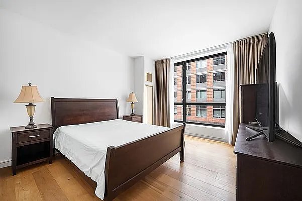 Primary Photo - 540 W 28th St