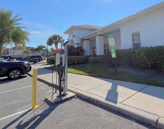 Building Photo - 6410 S Goldenrod Rd