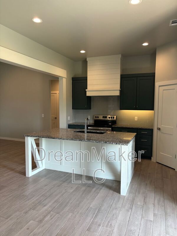 Building Photo - 5225 Red Maple Ave