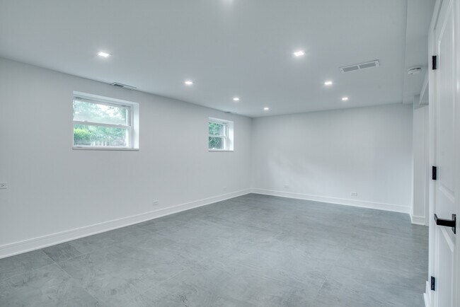 Building Photo - 1108 Emerald Dr