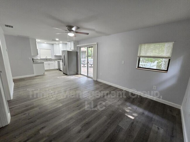 Building Photo - 217 S Tuck Point