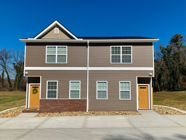 Building Photo - 312 Bogle St