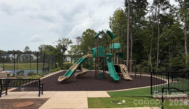 Building Photo - 5225 Glenwalk Dr