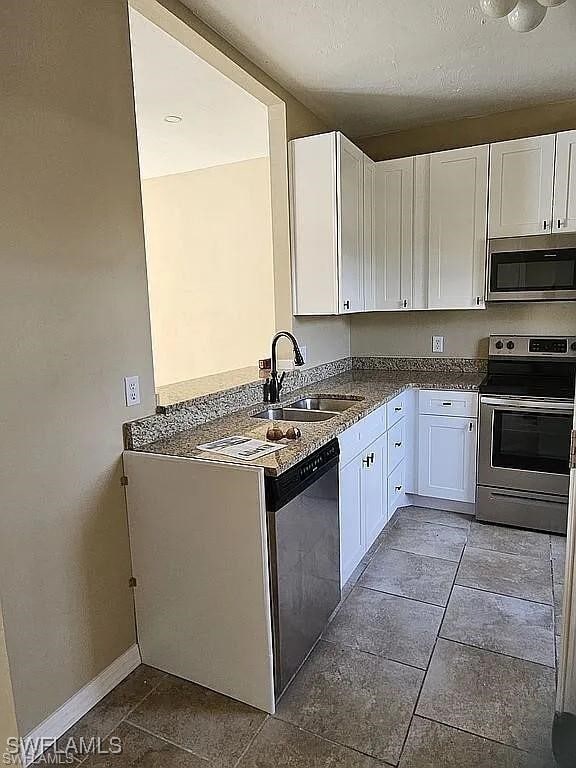 Building Photo - 6123 Lakefront Dr