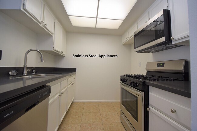 Building Photo - 11594 Moorpark St
