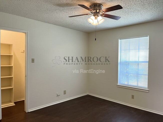 Building Photo - 214 Kettler Dr