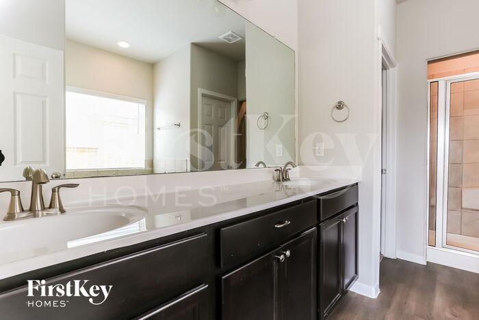 Building Photo - 7215 Victorville Dr