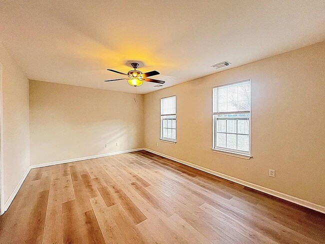 Building Photo - 511 Climbing Rose Ct