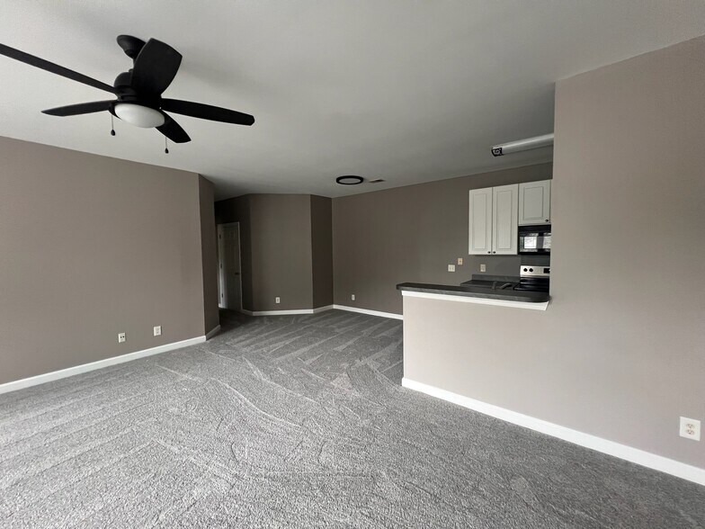 Building Photo - 101 Golf View Ln