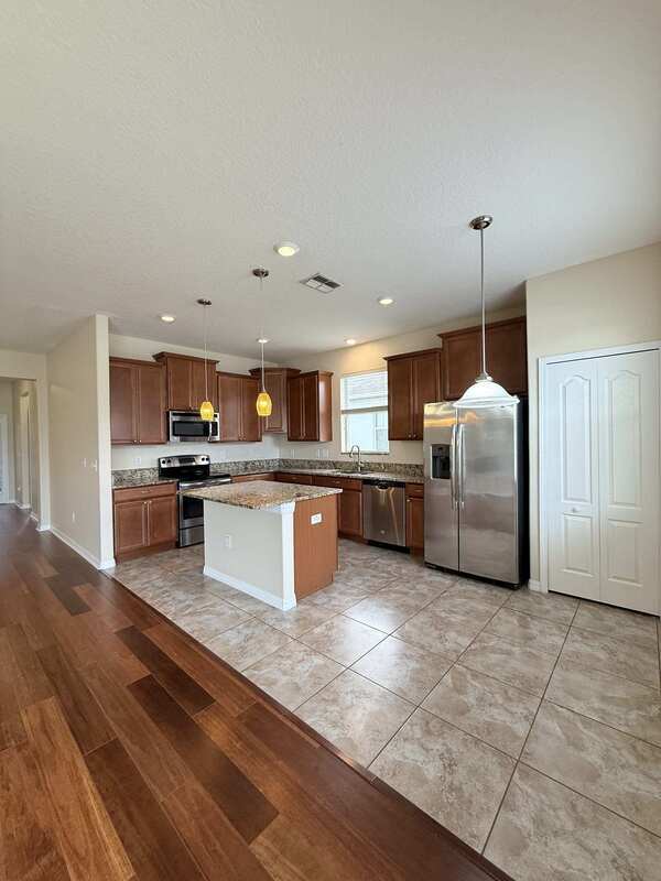 Building Photo - 930 Meadow Glade Dr