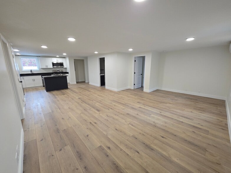 Building Photo - 20 Poirier Pl