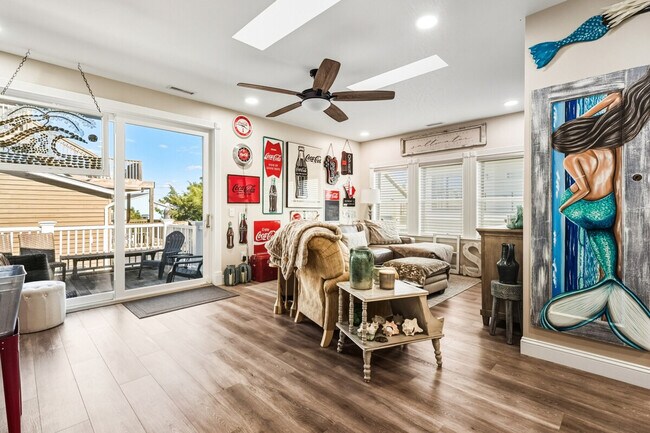 Primary Photo - 601 Hazard St