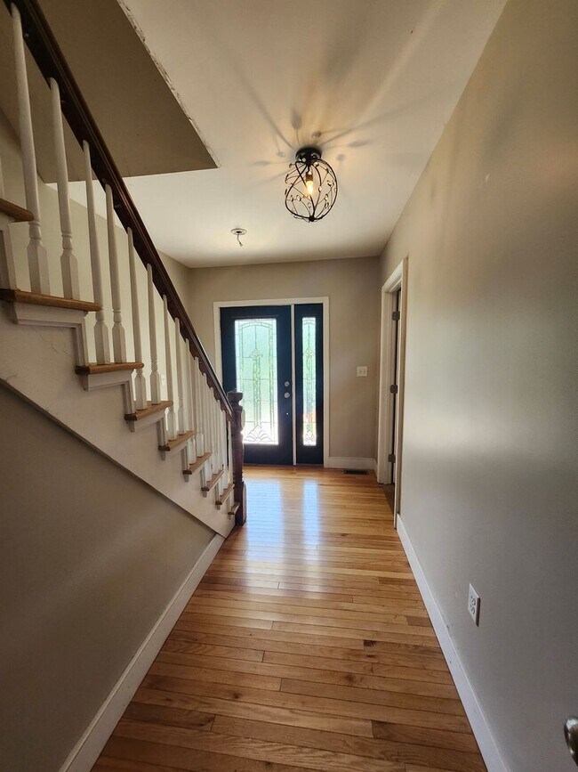 Building Photo - Oversized 3-Bedroom Duplex for Rent – $3,000/Month