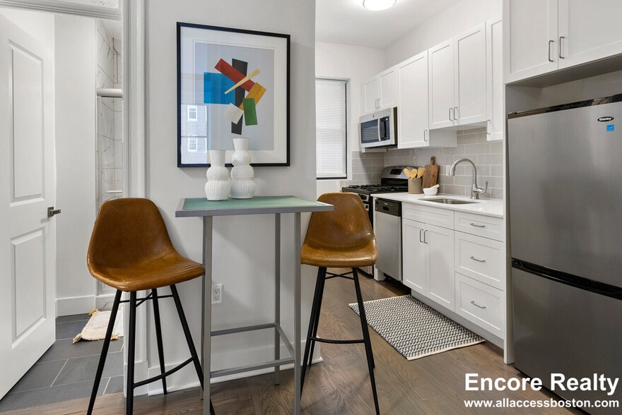 Building Photo - 81 Park Dr