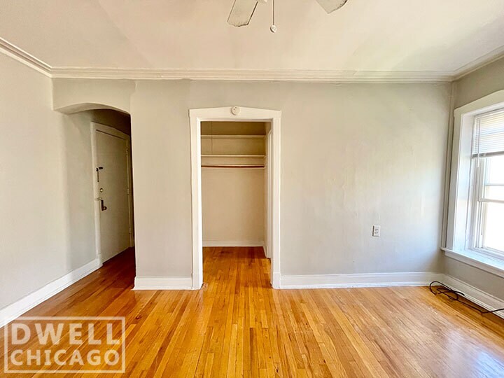 Building Photo - 6538 N Lakewood Ave