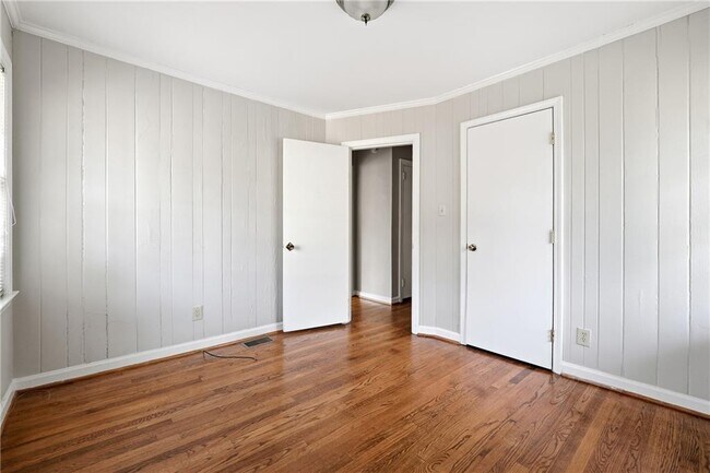 Building Photo - 1846 Fernwood Rd NW