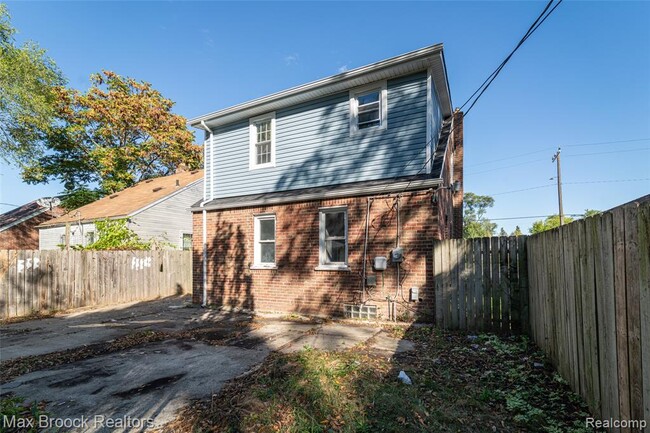 Building Photo - 9327 Schaefer Hwy