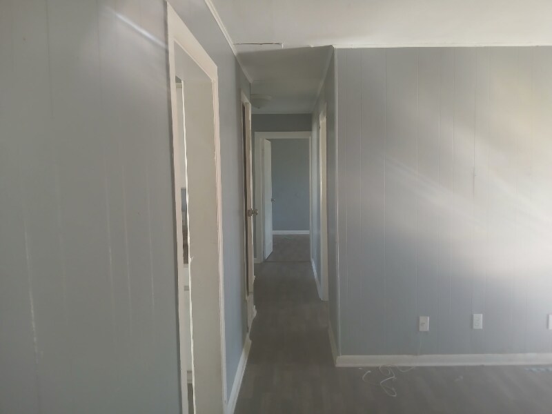 Building Photo - 106 S Davis St