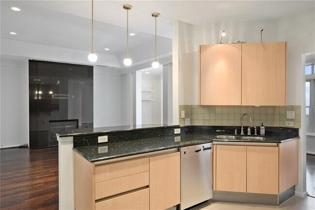 Building Photo - 3334 Peachtree Rd NE