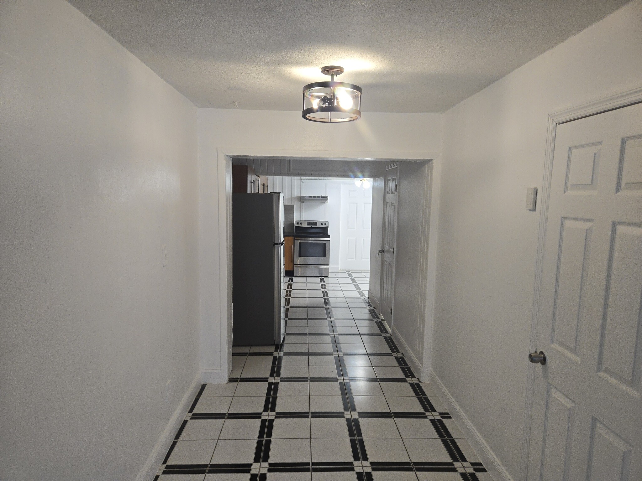 Building Photo - 2900 Sunshine Blvd