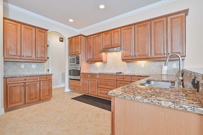 Building Photo - **Bella Terra Estate 5BED/3BATH - 3 Car ga...