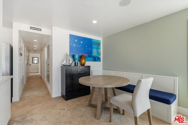 Building Photo - 6419 Ocean Front Walk