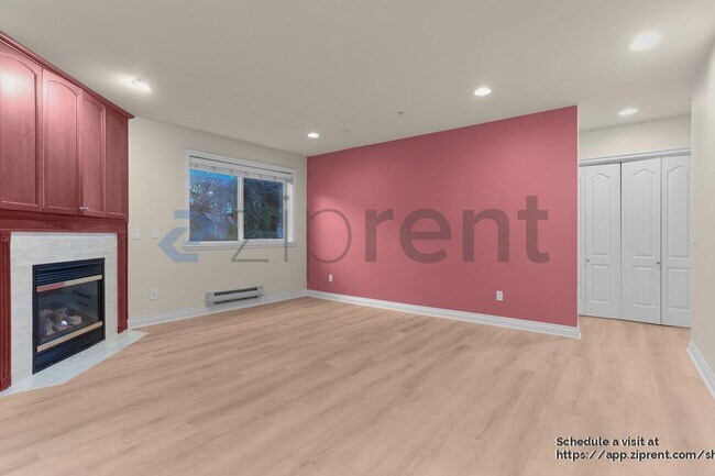 Building Photo - 717 E Denny Way