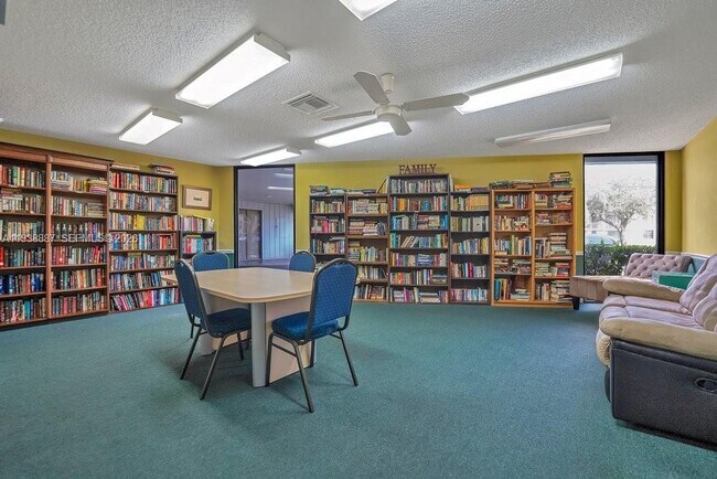 Building Photo - 105 Royal Pk Dr