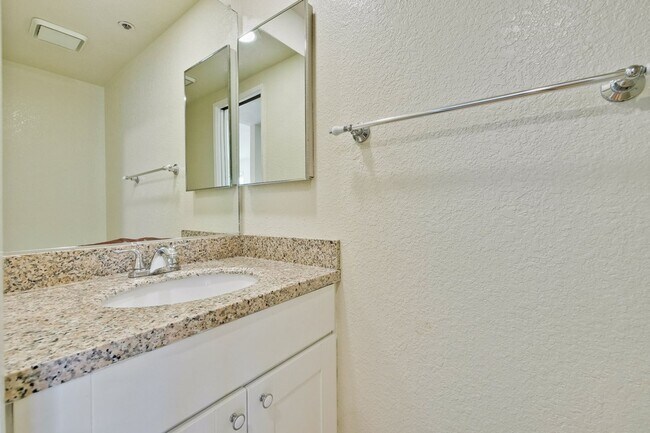 Building Photo - Condo Near Cupertino High | Updated Kitche...