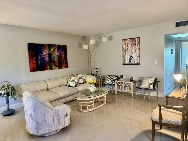 Building Photo - 1904 Bermuda Cir