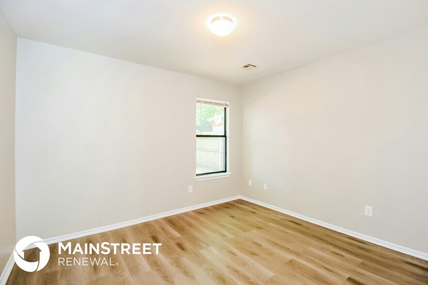 Building Photo - 4008 Beachcomber Dr
