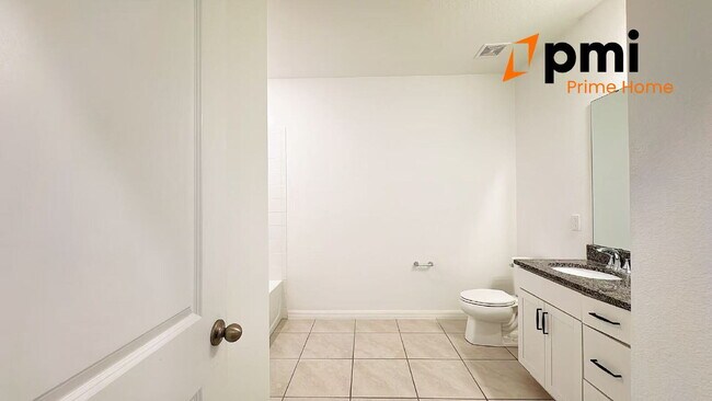 Building Photo - Spacious 3 Bedroom Home in Clermont, FL