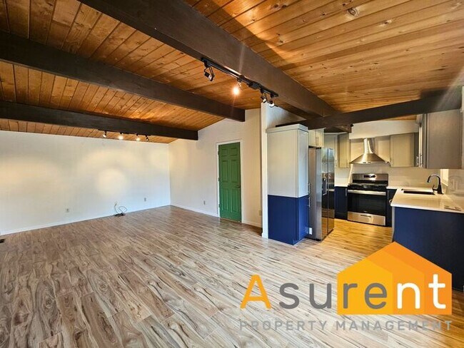 Building Photo - Stunning Home located in the picturesque Ashland