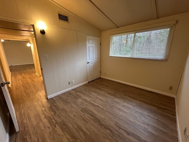 Building Photo - 73 Spence Ave