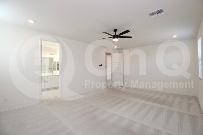 Building Photo - 3037 W la Mirada Dr