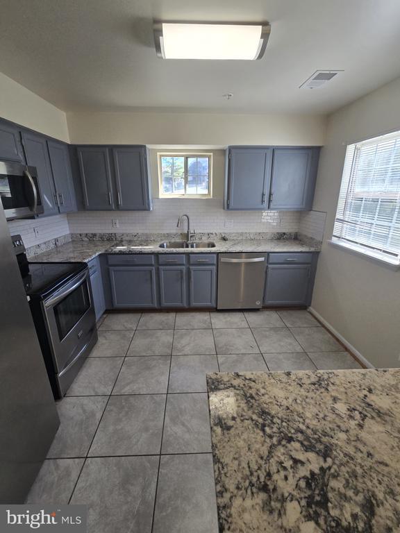 Building Photo - 1003 Spring Valley Ct