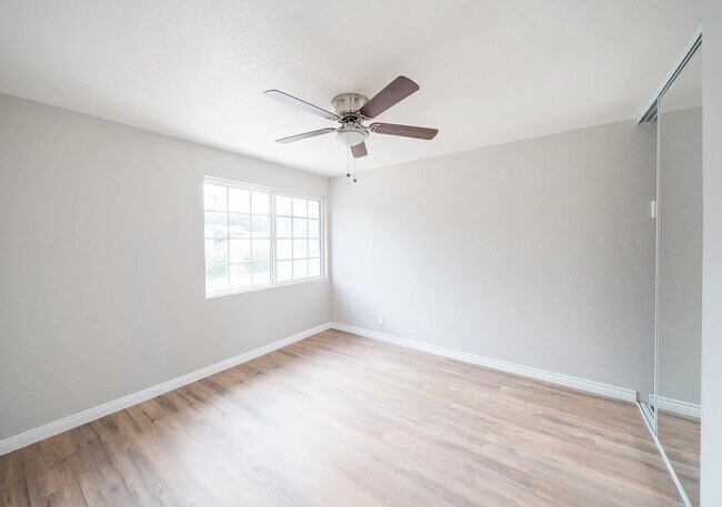 Building Photo - 2108-2108 Drescher St