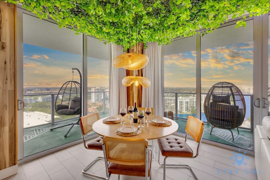 Building Photo - 4010 S Ocean Dr