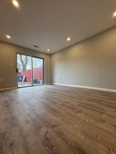 Building Photo - 238 Stevenson Sq