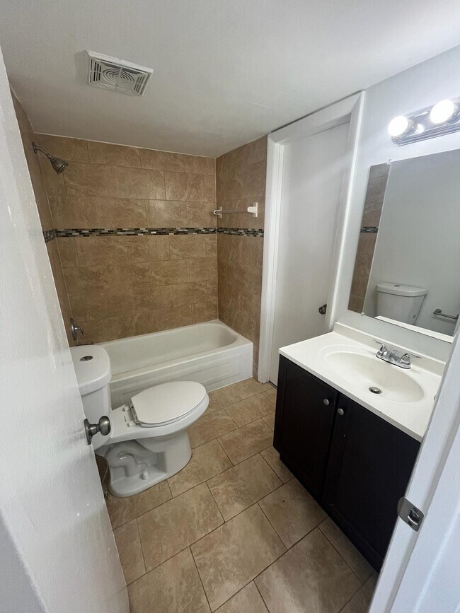 Building Photo - 6601 SW 46th St