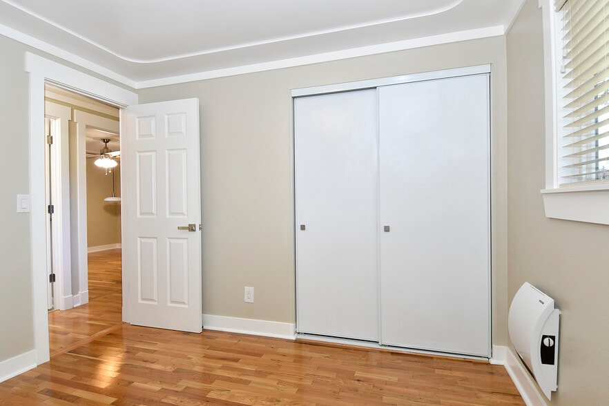 Building Photo - 6 SE 136th Ave