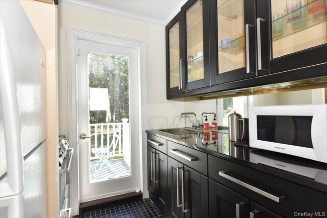 Building Photo - 3 Mill Pond Ln