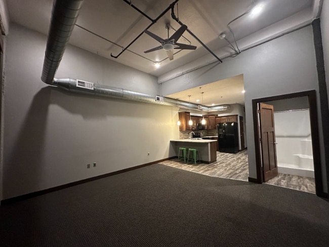 Building Photo - 128 S Santa Fe Ave