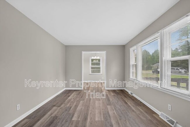 Building Photo - 300 Martingale Dr
