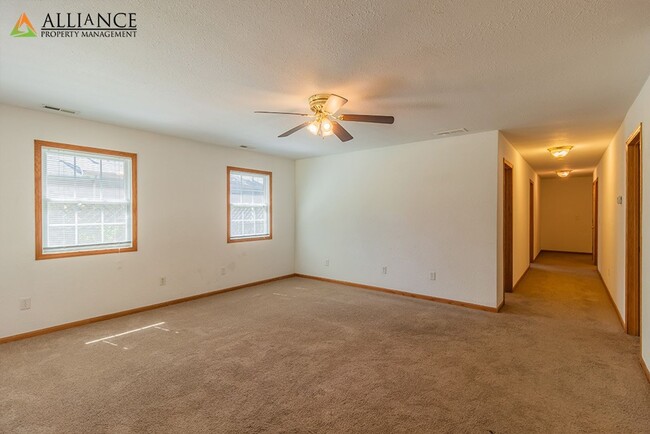 Building Photo - All appliances included, washer/dryer hookups!