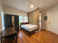 Building Photo - College Ave Apartment for Rent