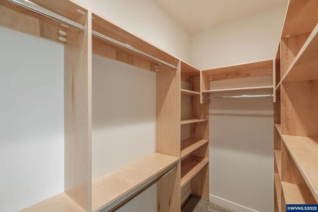 Building Photo - 4 Bedroom 2 Bath House