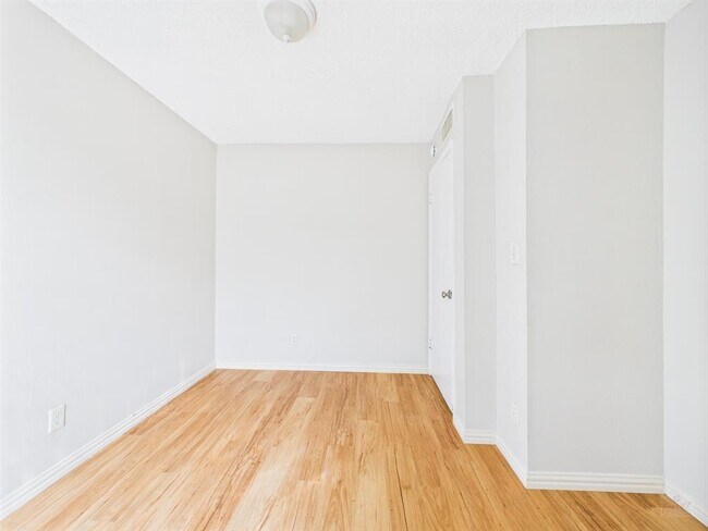 Building Photo - 9520 Quail Village Ln