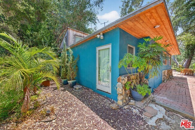 Building Photo - 1738 Topanga Skyline Dr