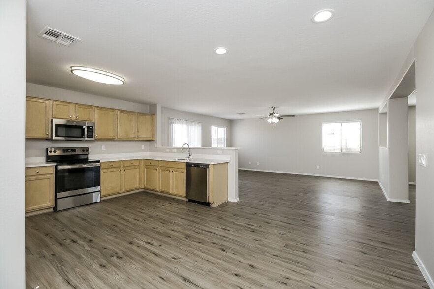 Building Photo - 2552 E Meadow Lark Way